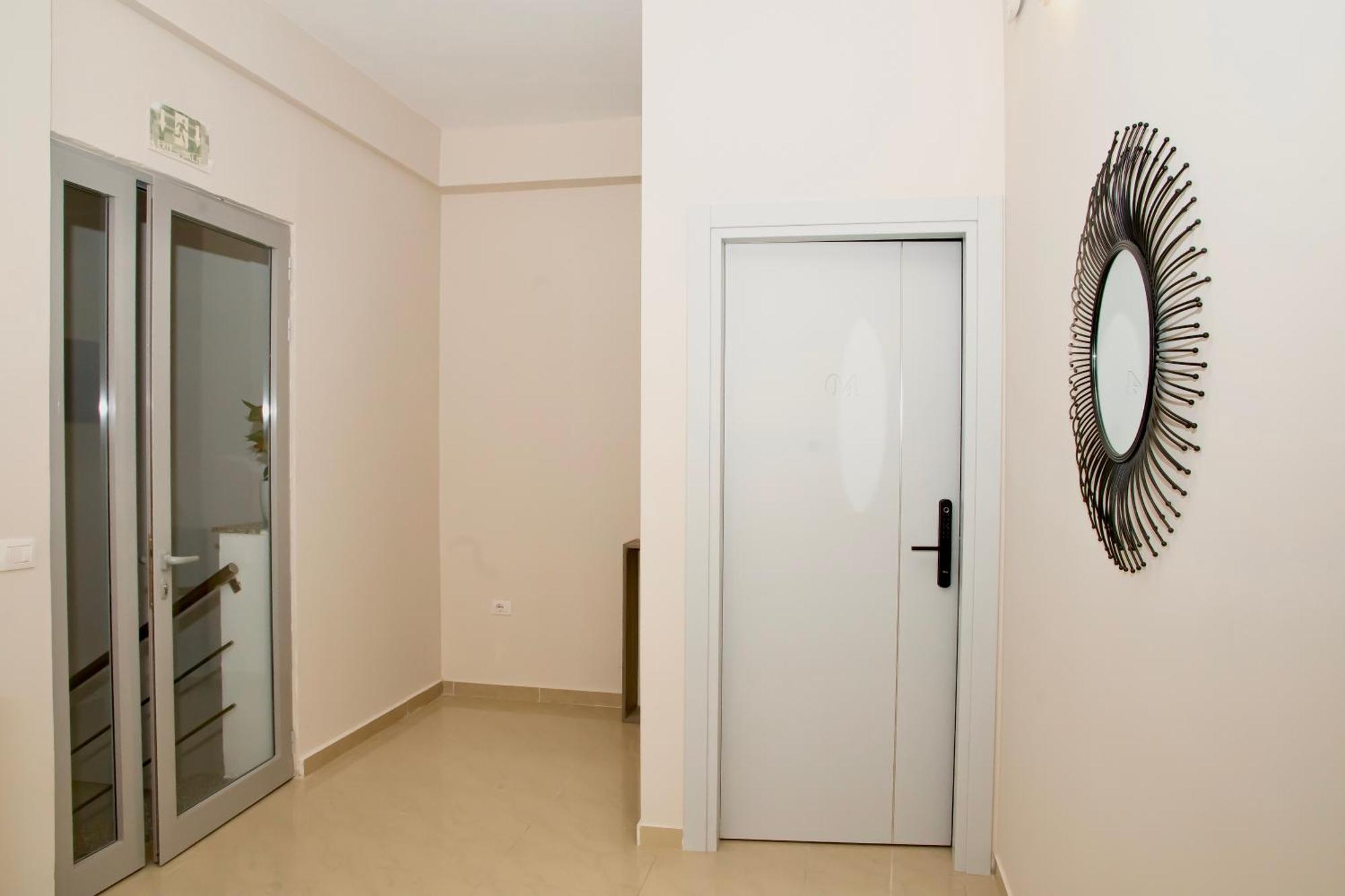 Alv Rent Rooms Влёра Экстерьер фото