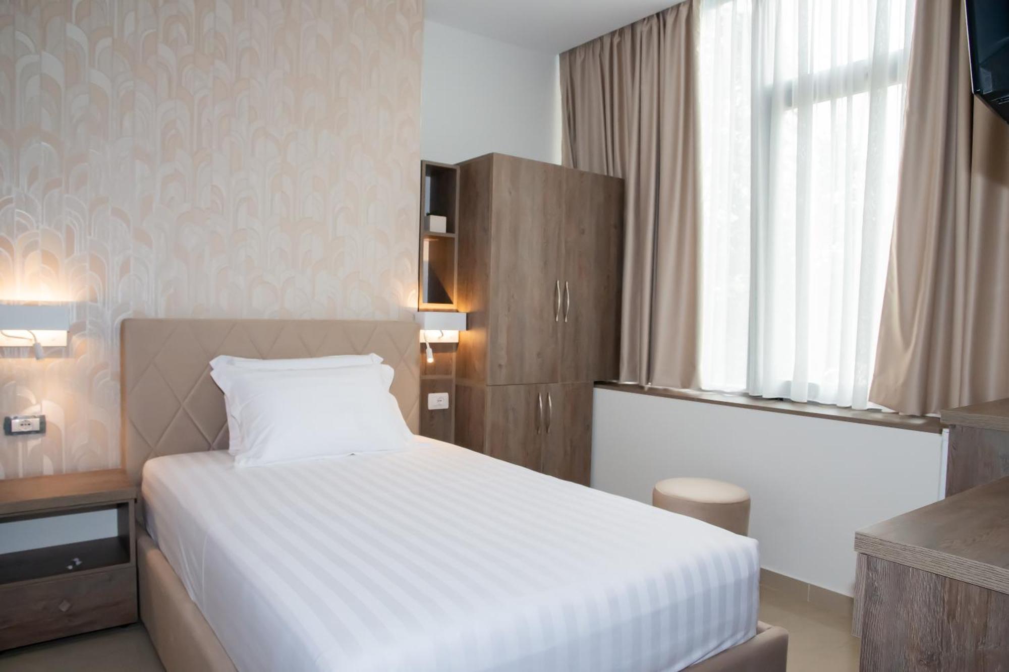 Alv Rent Rooms Влёра Экстерьер фото