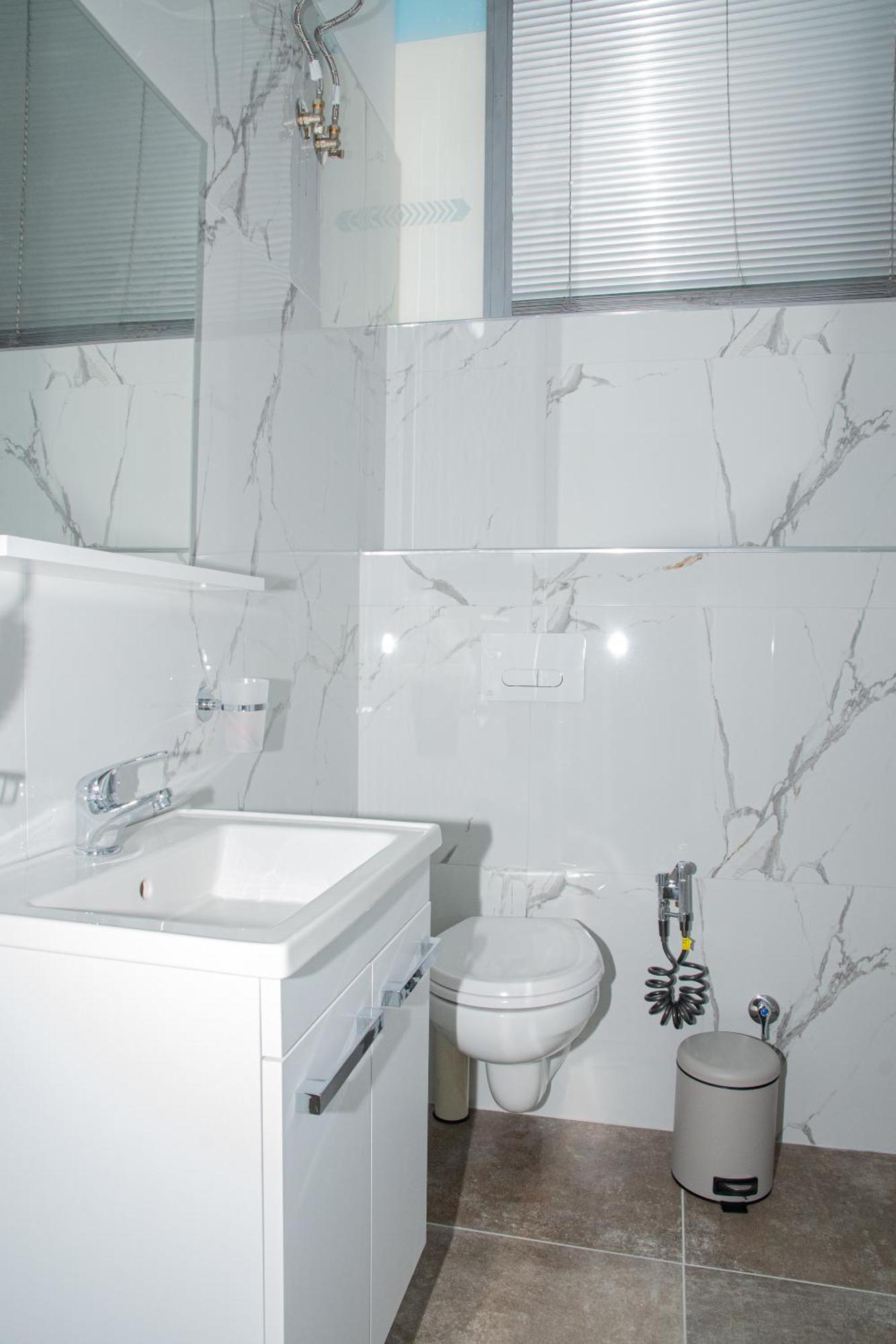 Alv Rent Rooms Влёра Экстерьер фото