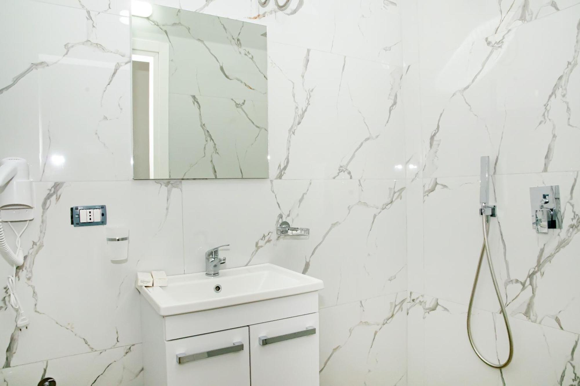 Alv Rent Rooms Влёра Экстерьер фото