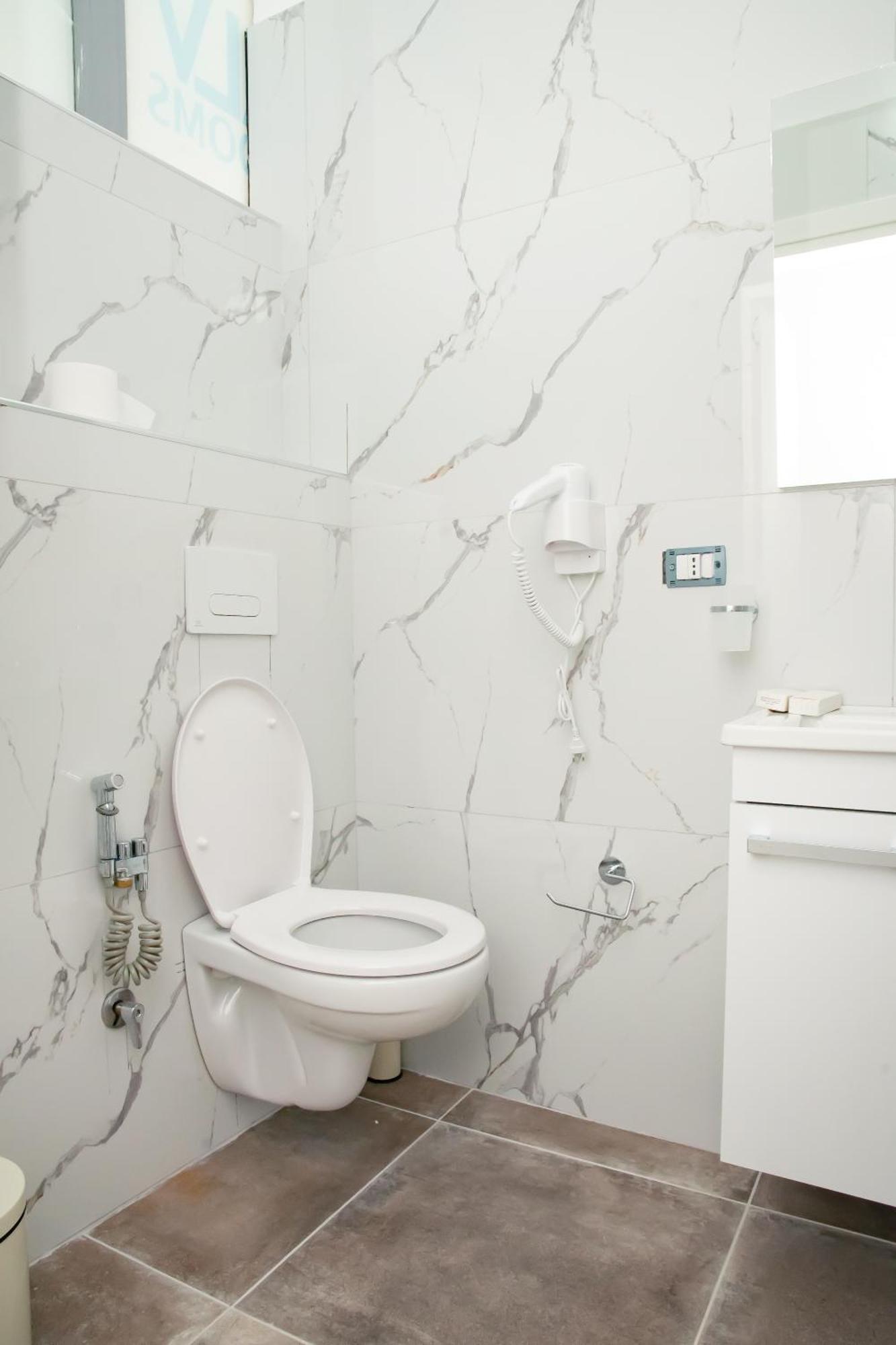 Alv Rent Rooms Влёра Экстерьер фото